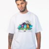 Remera oversize blanca con estampa de dibujitos y palabra crew